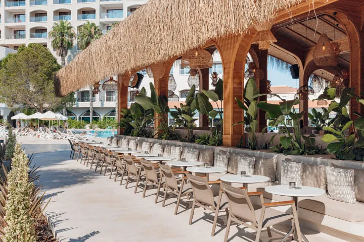 Sirene Belek · Pool bar and terrace