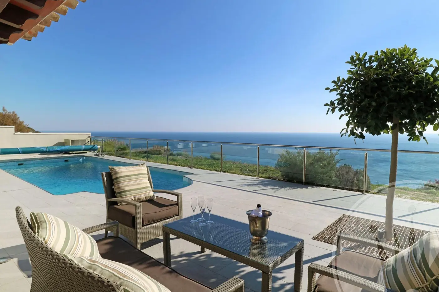 Viewpoint 551 · property photograph 2