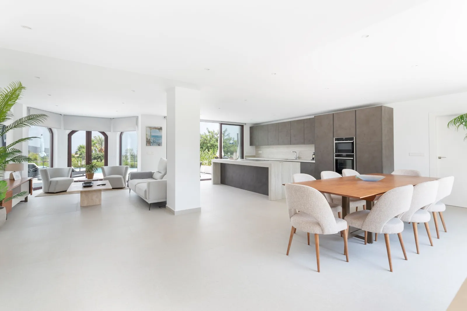 Villa 619 · open-plan living and dining